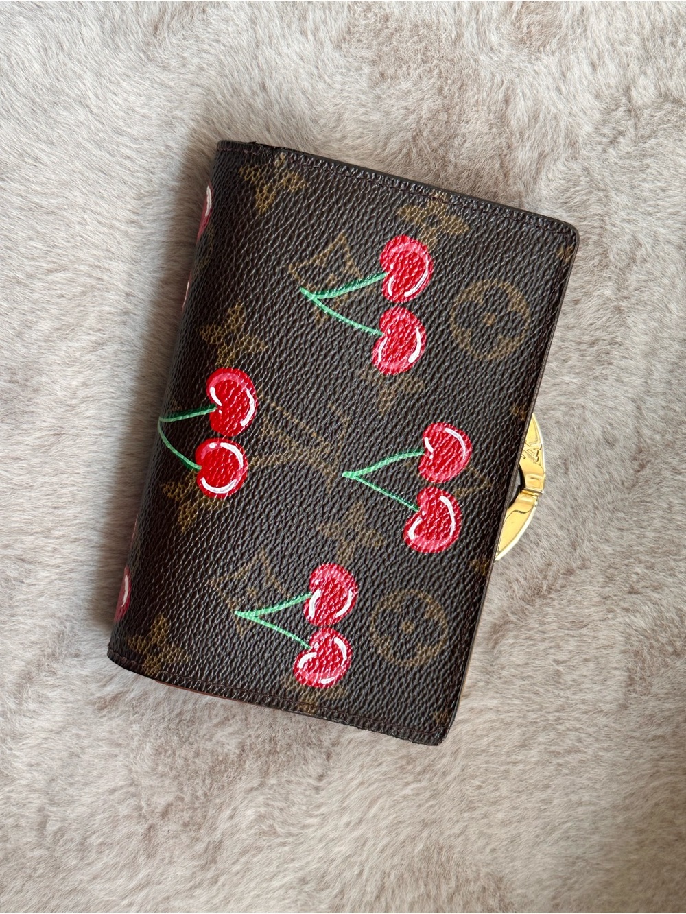 Authentic Louis Vuitton Monogram Kisslock Wallet with Hand-Painted Cherries 🍒 - Picture 4 of 17
